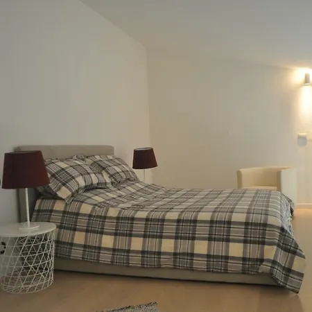 Loft & Private Parking In Center Casa de Férias *